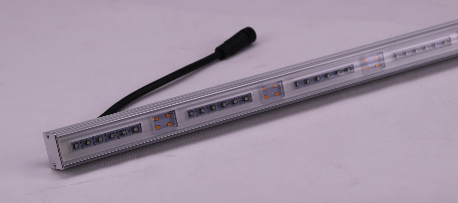 吉豐光電為你講解LED線型燈的色容差是什么？(圖1)
