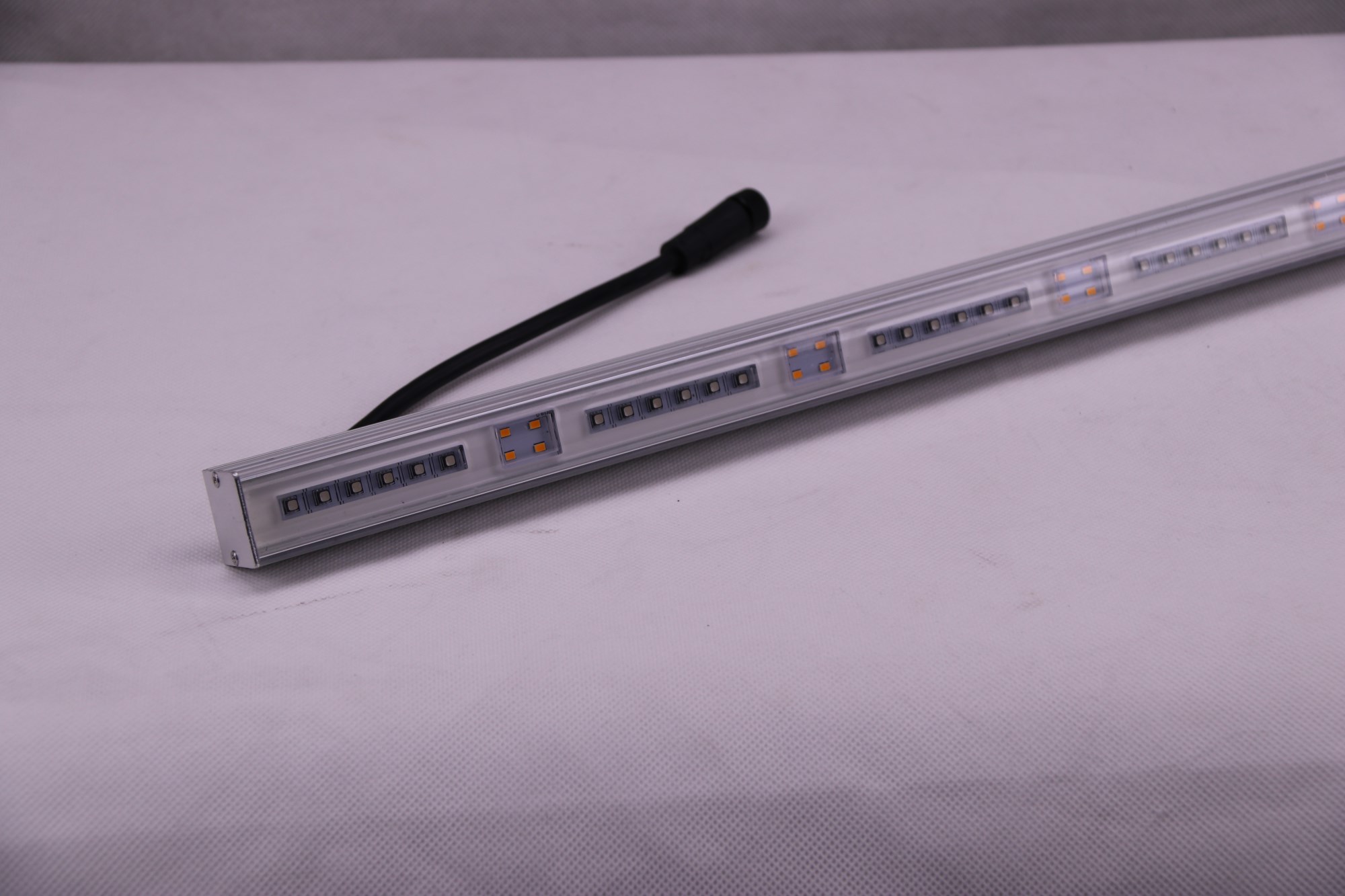 吉豐光電為你講解LED線型燈的色容差是什么？